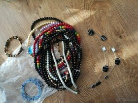 Výtvarné potřeby korálky,přišívky pro kreativce
