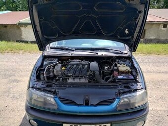 R Laguna 2001