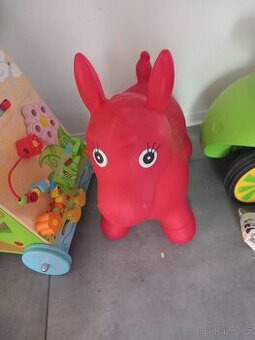 Choditko, hopsadlo konik, telefon