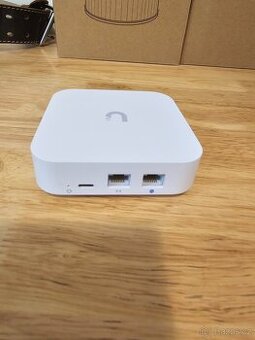 UBIQUITI UniFi gateway lite