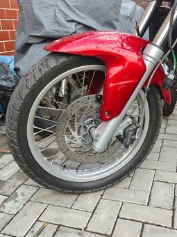 Aprilia Pegaso 650 - přední kolo - přední tlumiče