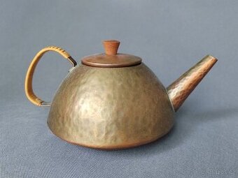 Dekorativní vintage měděná čajová konvice