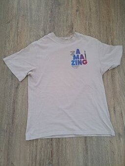 Béžové tričko s nápisem I AM AMAZING