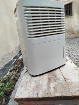 Odvlhčovač vysoušeč vzduchu