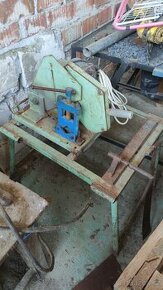 Rozbrušovací pila na kov vč. stolu