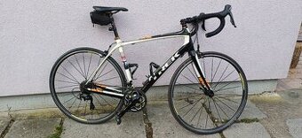 Silniční kolo TREK