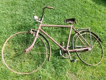 Prodám staré pánské jízdní kolo /nepůvodní barva/. Skladován