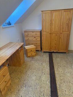 Nábytek z masivní borovice