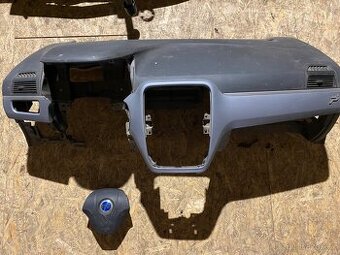 Fiat punto grande přístrojová deska s volantem