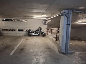 Prodám  garážové stáni v samostatném garážovém domě - 1