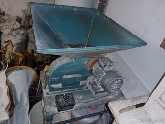 Kladívkový šrotovník