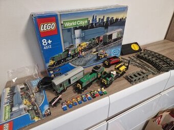 Lego 9V Nákladní vlak 4512 i koleje.Figurky a výhybka navíc