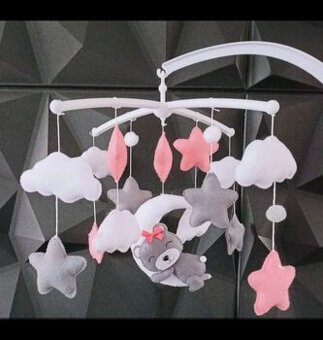 Kolotoč nad postýlku