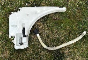 Nádobka odstřikovačů BMW E90 (sedan)