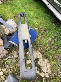 Přední nárazník Nissan D21