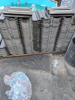 Střešní tašky Benders Mecklenburger černá lesklá