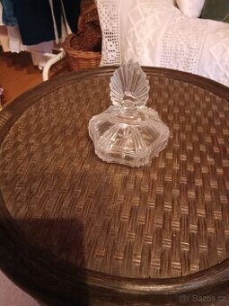 Dóza s víkem broušená