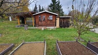 Rodinná zahrada v Komíně (voda, elektřina, parkování)