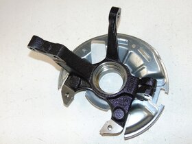 Mazda 323 BF náboj kola