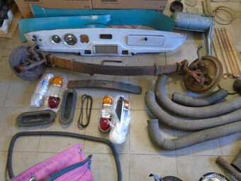 Škoda 1202 - větší množství zachovalých i nových dílů