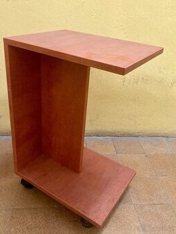 KVĚTINOVÝ STOLEK na kolečkách