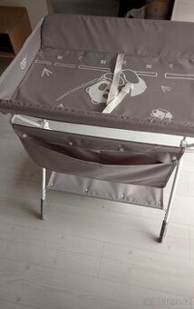 Přenosný přebalovací pult