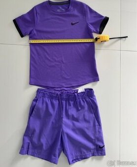 chlapecky komplet na tenis Nike vel. 130cm