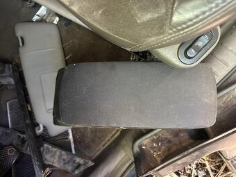 Loketní opěrka Audi A4