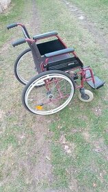 mechanický invalidní vozík