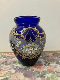 Kobaltová váza z novoborského skla