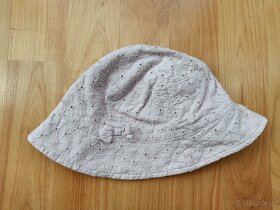 Krajkový klobouček s mašličkou obvod 48 cm