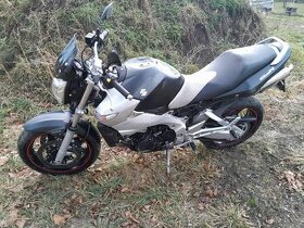 Suzuki gsr 600