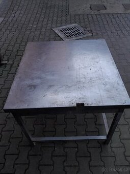 Nerezový stůl