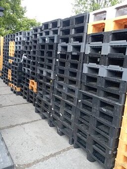 Poškozené plastové palety vhodné pod dřevo atd