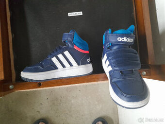 adidas 23,5