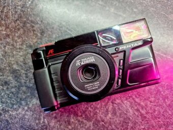 Kompaktní fotoaparát na kinofilm Pentax AF Zoom 70