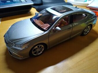 NOVÝ LEXUS ES400 Hybrid M 1:24, otevírací, baterie