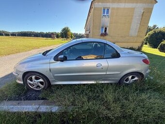 Peugeot 206 cabriolet s pevnou el. sklápěcí střechou
