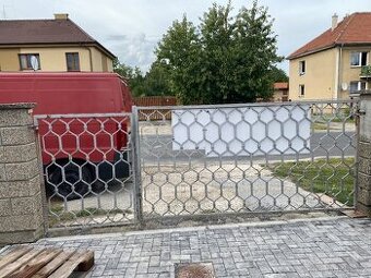 Branka s bránou + plot 4 kusy barva šedá materiál kov