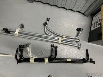 Šatní stojan / štangle na ramínka