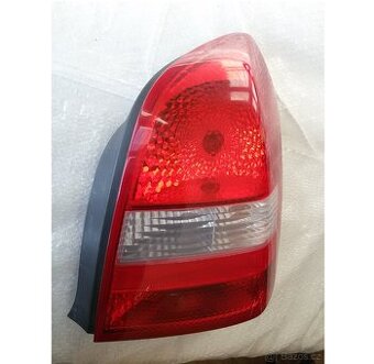 Nissan Primera P12 : Světlo sedan.