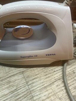 Napařovaci žehlička “Tefal”