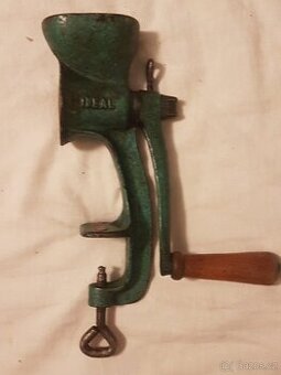 mlýnek na mák zn.IDEAL