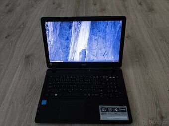 Funkční notebook Acer na náhradní díly