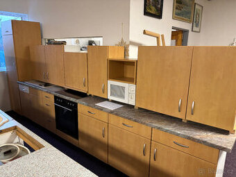 Kuchyň se zánovními spotřebiči