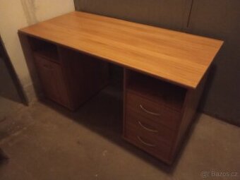 Pracovní stůl moc pěkný