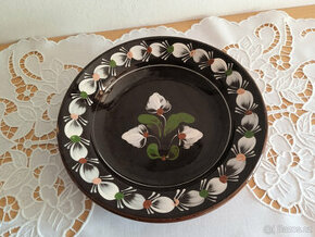 Retro  závěsný značený keramický talíř