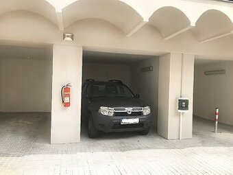 PRONÁJEM  PARKOVACÍHO STÁNÍ ULICE HOLEČKOVA PRAHA 5 SMÍCHOV