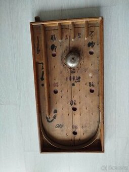 Stará dětská dřevěná (cvrnkačka) hra