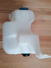 Nádoka ostřikovače stěračů